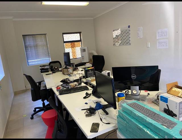 128M² OFFICE FOR SALE IN WESTLAKE